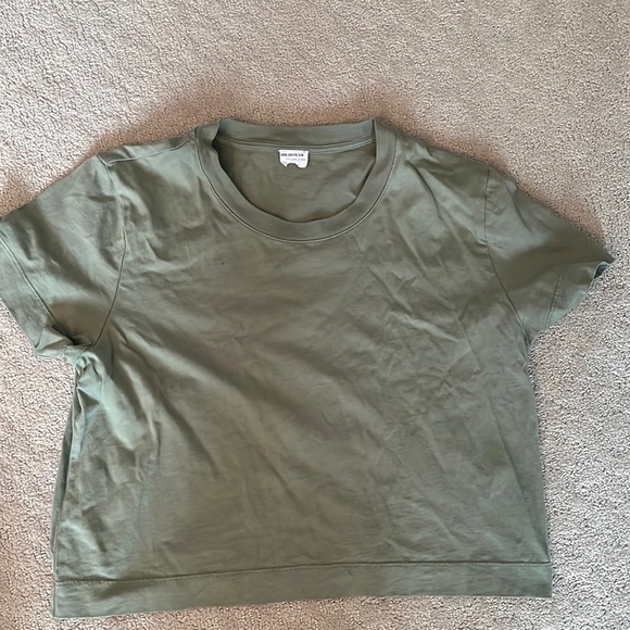 Aritzia Green Tshirt - Picture 1 of 2